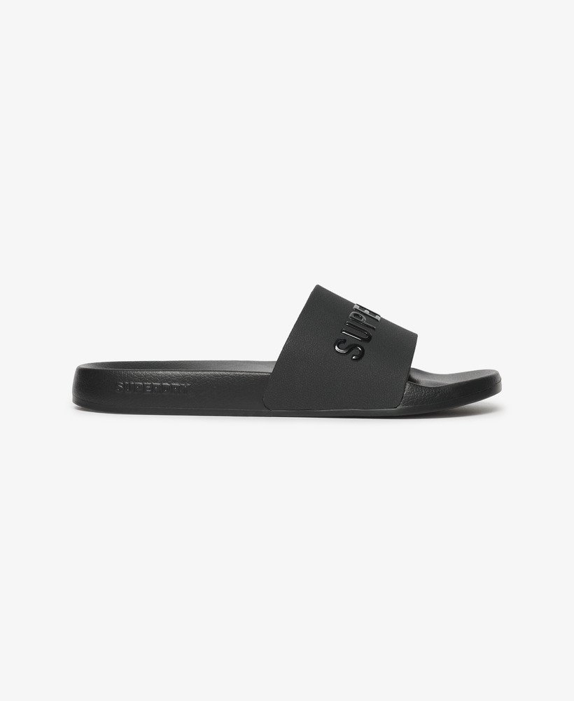 chinelo de piscina com logo vegano na cor pretopreto