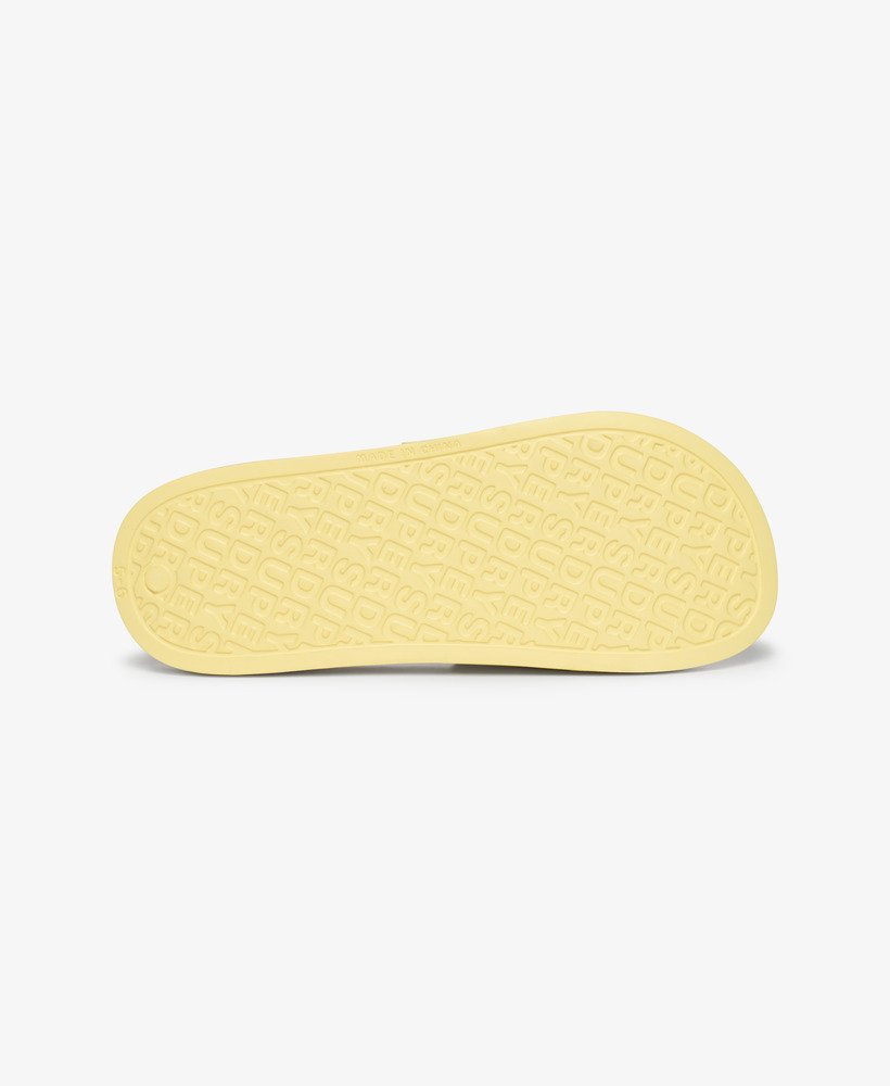 chinelo de piscina com logo vegano na cor verde limão ensolarado