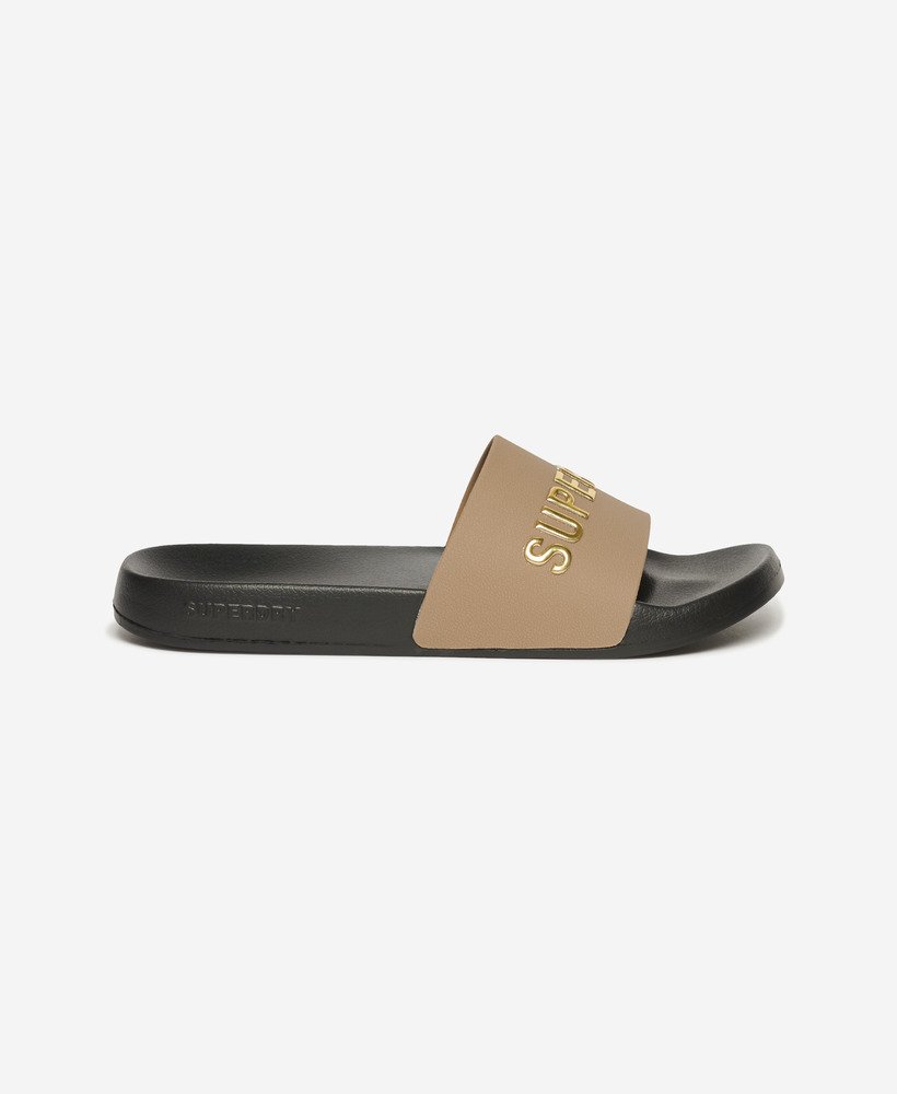 chinelo de piscina com logo vegano nas cores pretomarrom fóssildourado metálico