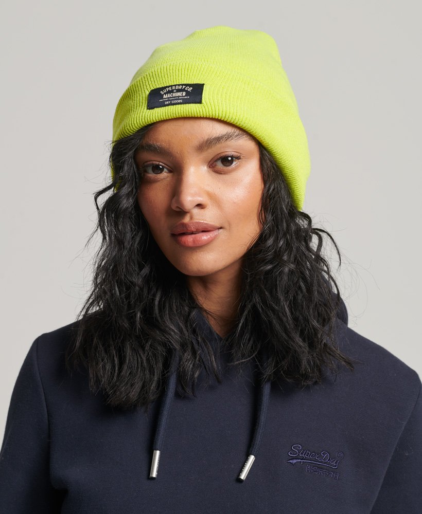 gorro de tricô clássico na cor verde prímula.