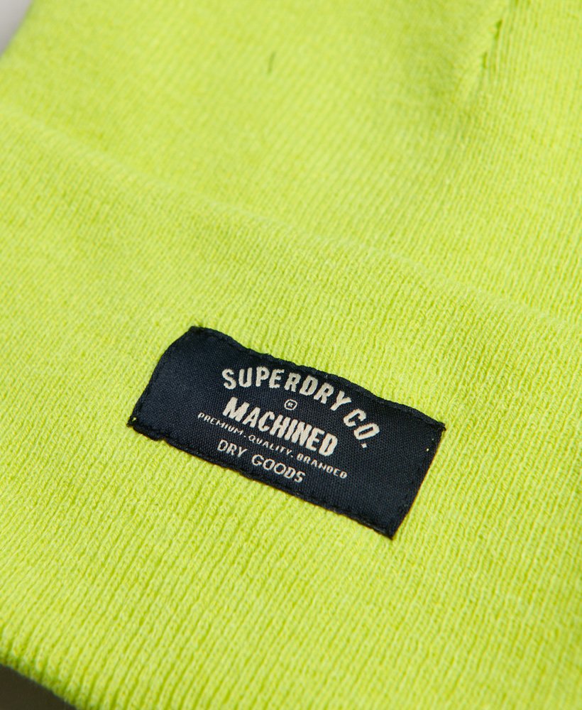 gorro de tricô clássico na cor verde prímula.