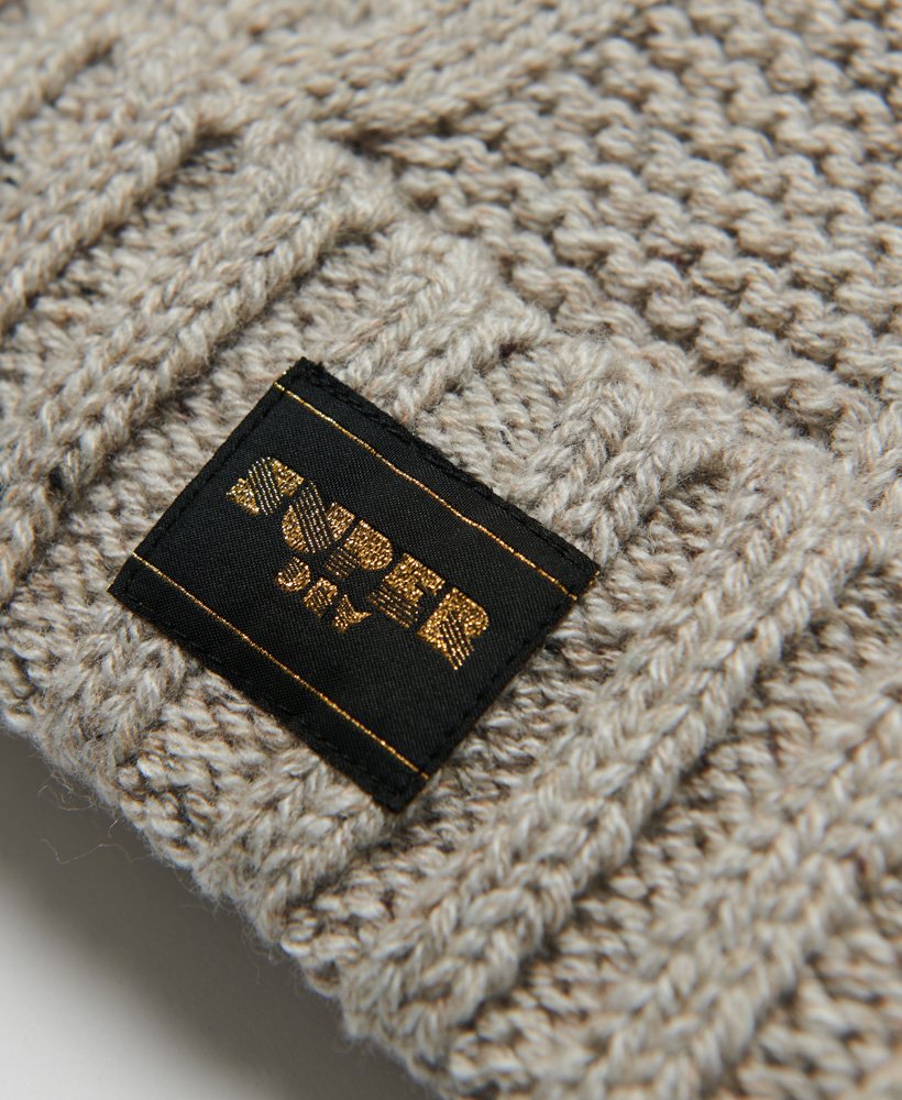 gorro de malha trançada em bege aveia com pintas