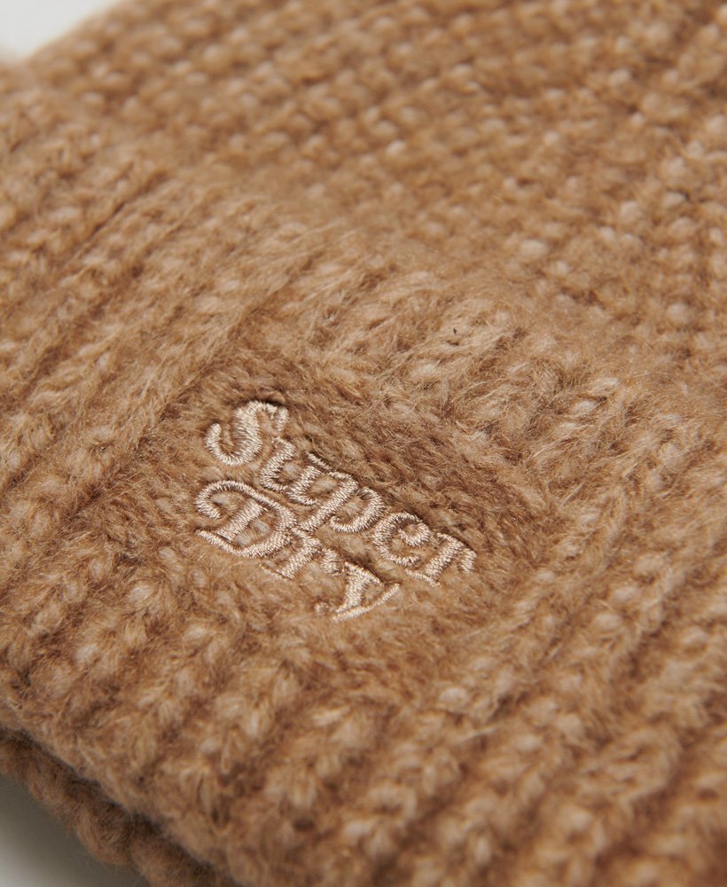 gorro de malha canelada na cor marrom coco tostado