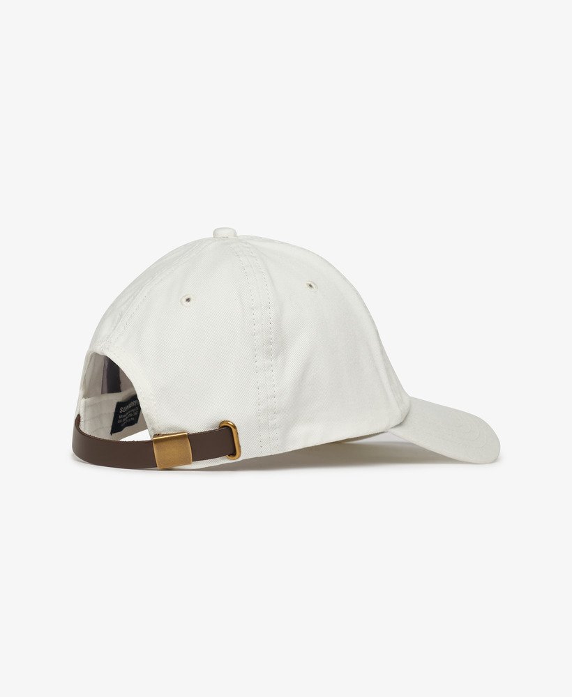 boné vintage bordado na cor branco off-white.