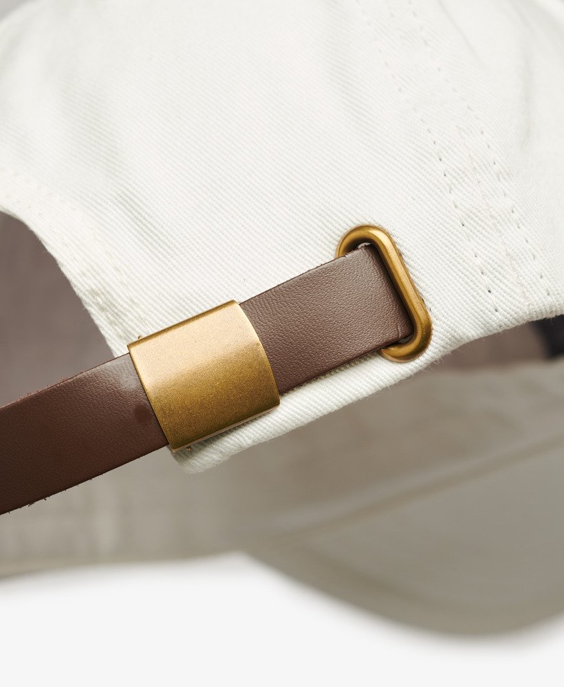 boné vintage bordado na cor branco off-white.