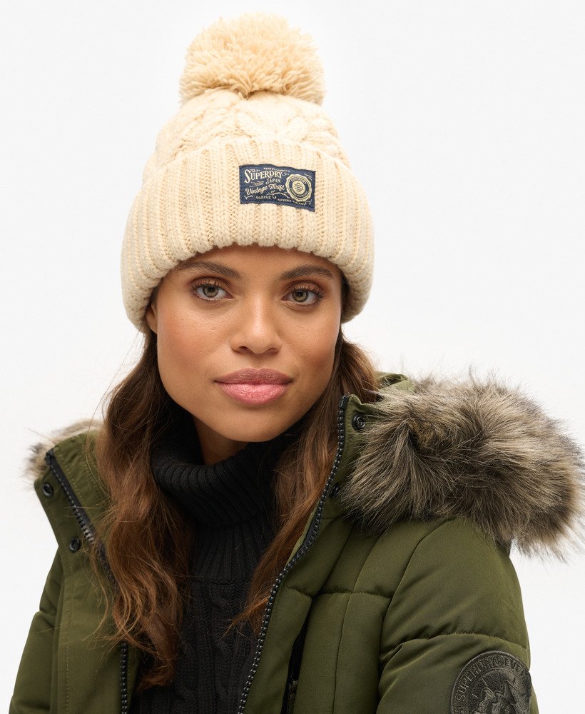 gorro de malha grossa na cor cru.