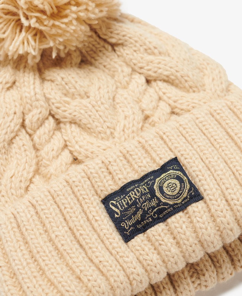 gorro de malha grossa na cor cru.