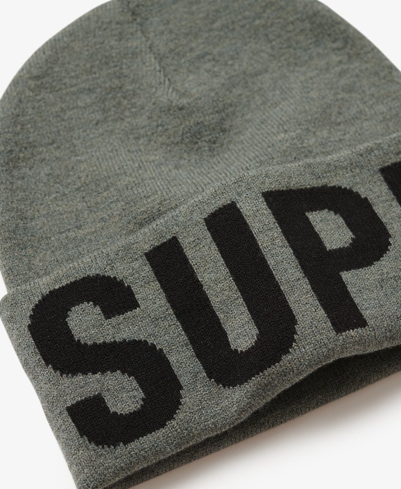 gorro de malha com a marca na cor cinza mesclado.