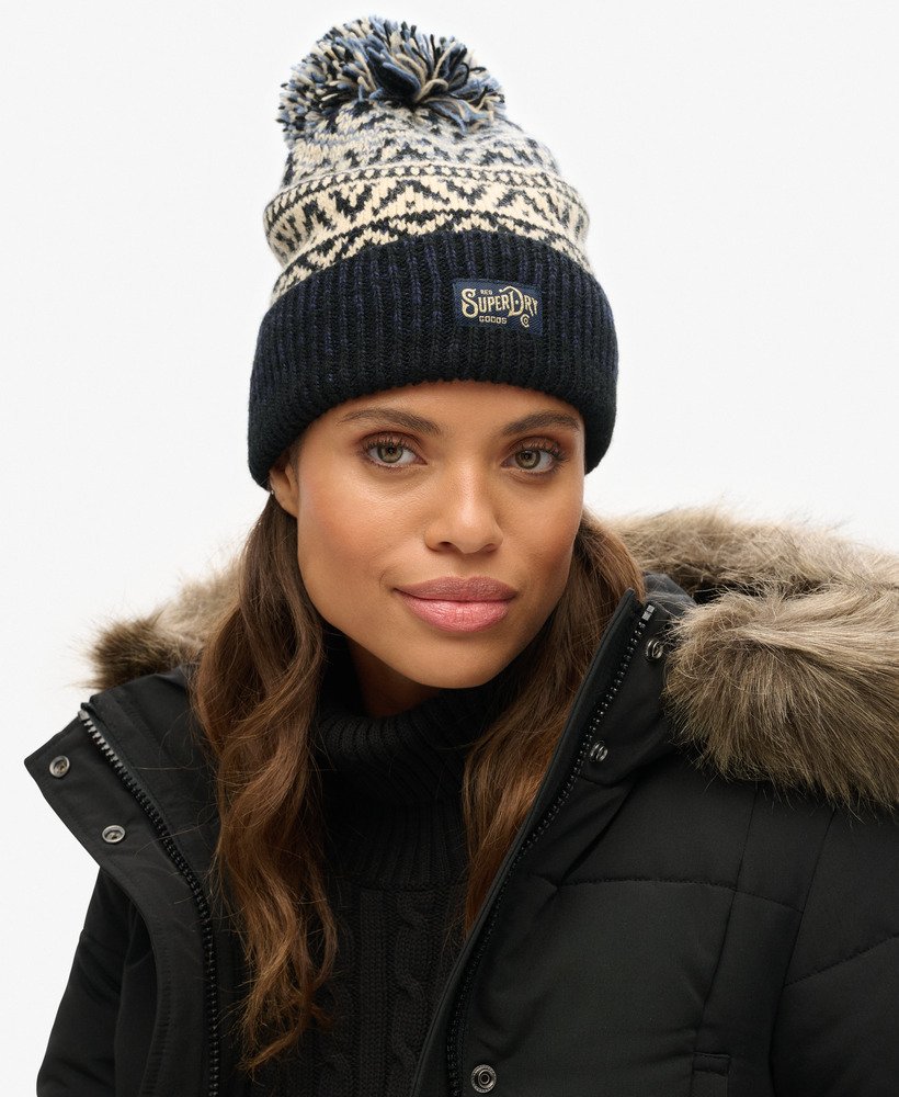 gorro de malha estampado em tom azul marinho.