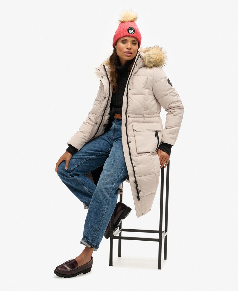 gorro de malha trançada cable luxe na cor rosa claro