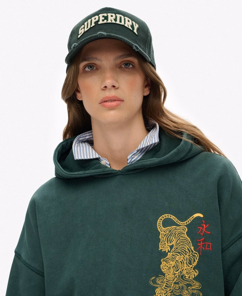 Boné Trucker com Logo Universitário