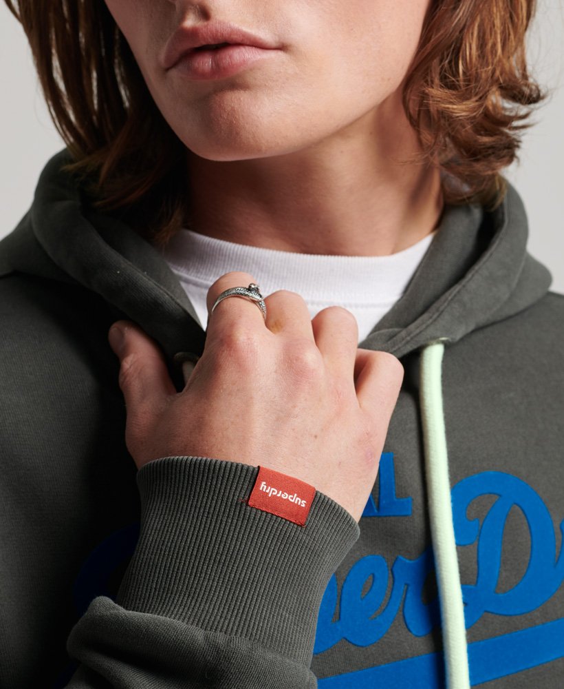 moletom com capuz vintage com logo neon na cor cinza carbono