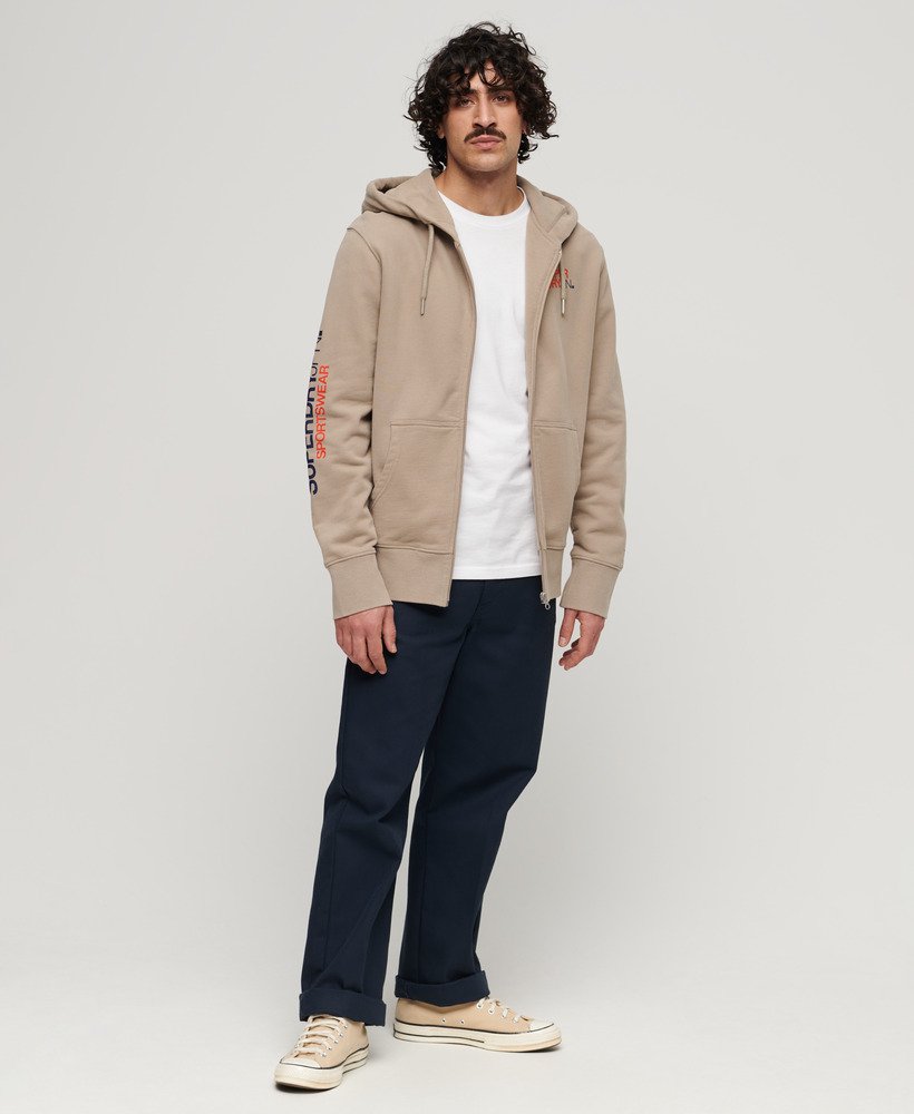 moletom com capuz e zíper estilo folgado com logo da sportswear em tecido texturizado bege escuro.