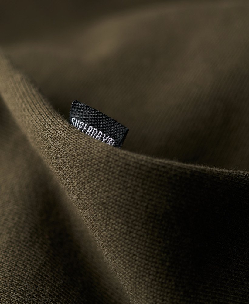 moletom folgado com capuz e estampa de micro logo na cor cáqui militar.