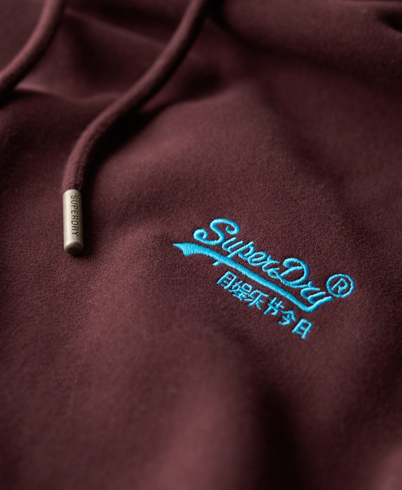 moletom com capuz essential logo em um tom profundo e rico de vinho.