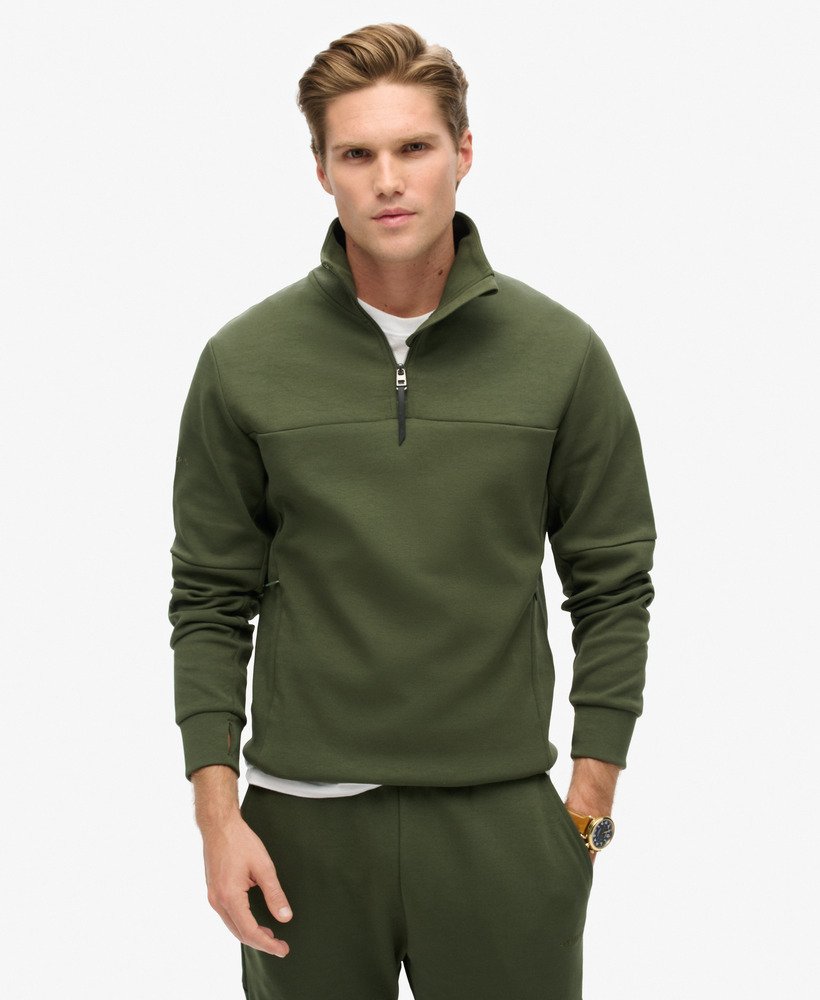 moletom tech loose com meio zíper na cor verde musgo escuro