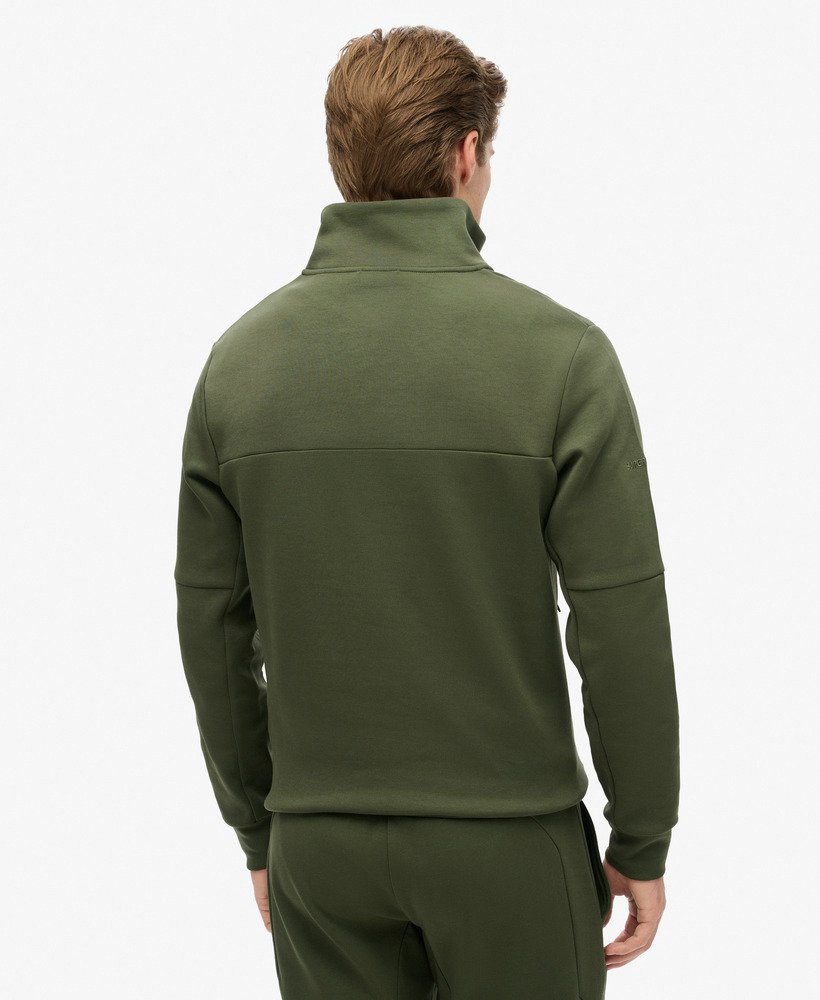 moletom tech loose com meio zíper na cor verde musgo escuro