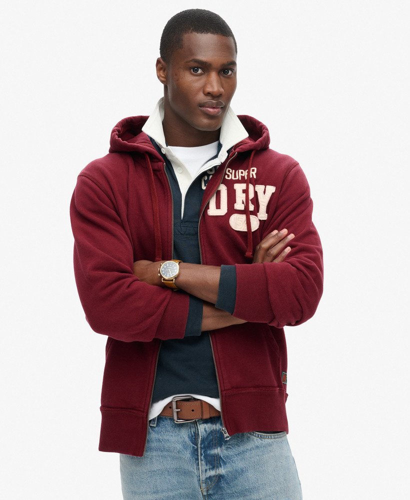 moletom com zíper vintage athletic na cor bordô intenso.