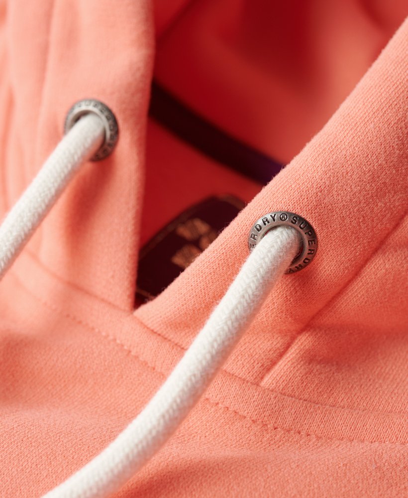 moletom com capuz e logo vintage bordado na cor fusion coral.