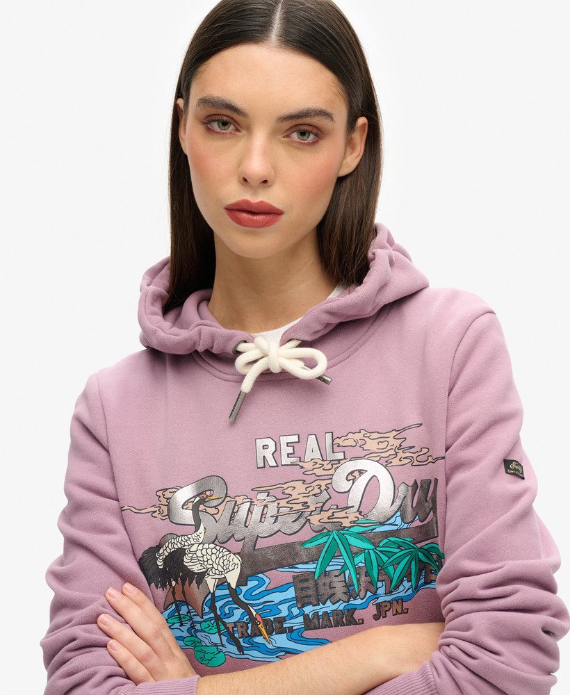moletom com capuz e estampa vintage japonesa com logo na cor lilás dazed.