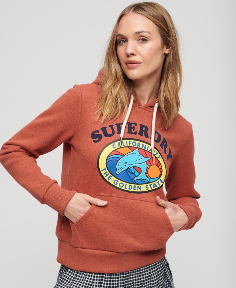 moletom com capuz estampado com cartão postal de viagem na cor laranja mesclado com especiarias.