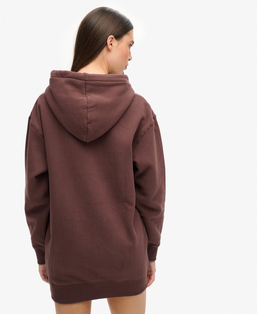 vestido com capuz luxuoso com logo metálico na cor marrom torrado francês