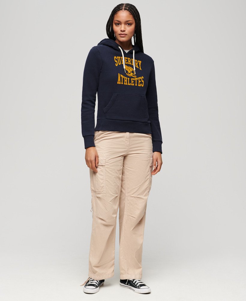 moletom com capuz varsity flocked graphic na cor azul marinho escuro