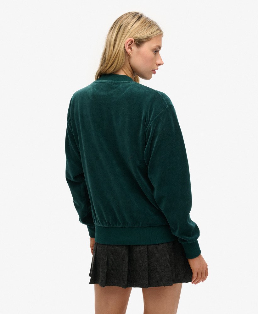 moletom de veludo com estampa gráfica e modelagem quadrada na cor verde-fornalha.