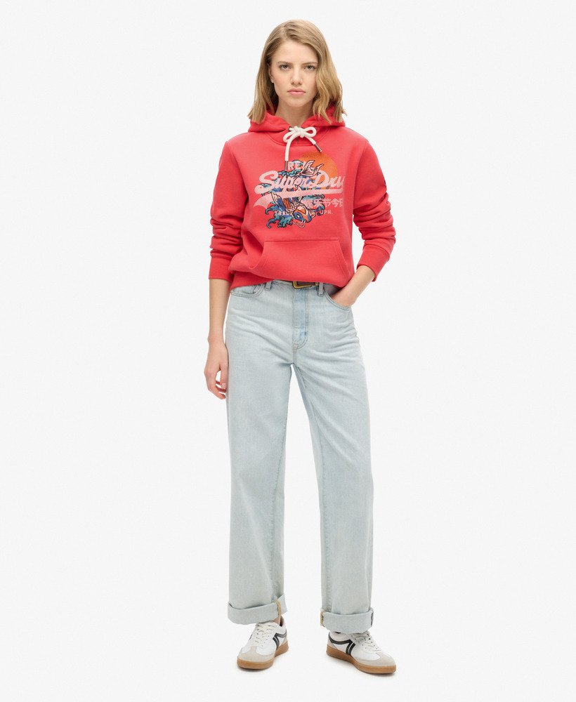 moletom com capuz tokyo vintage logo graphic na cor vermelho refrigerante