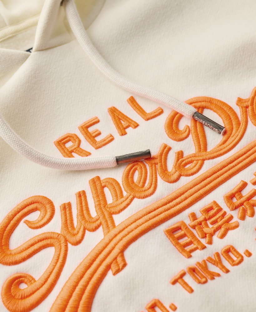 moletom com capuz e estampa bordada com logo vintage neon na cor branco inverno