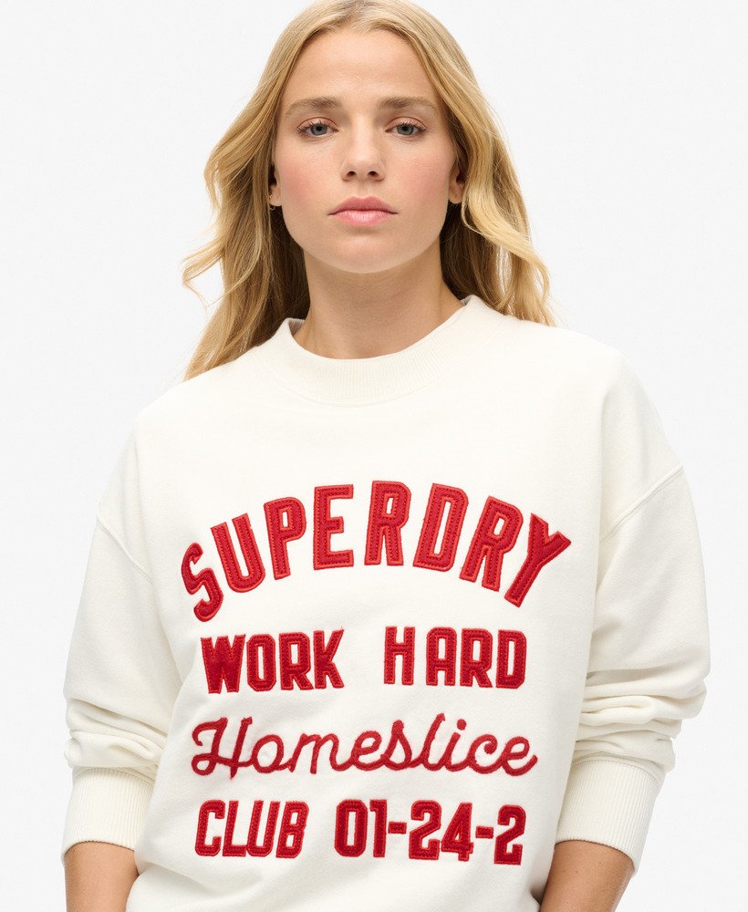 suéter workwear bordado de gola redonda estilo solto na cor branco off-white.