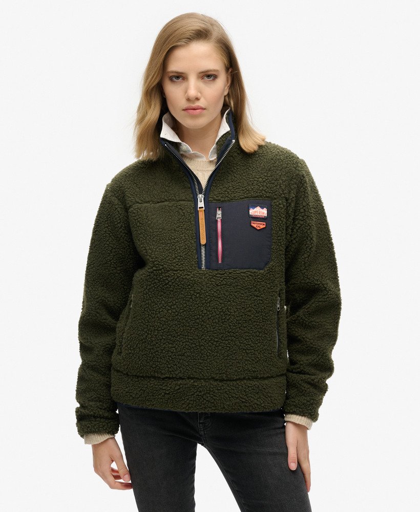 suéter de lã vintage retrô com meio zíper na cor verde cáqui militar.