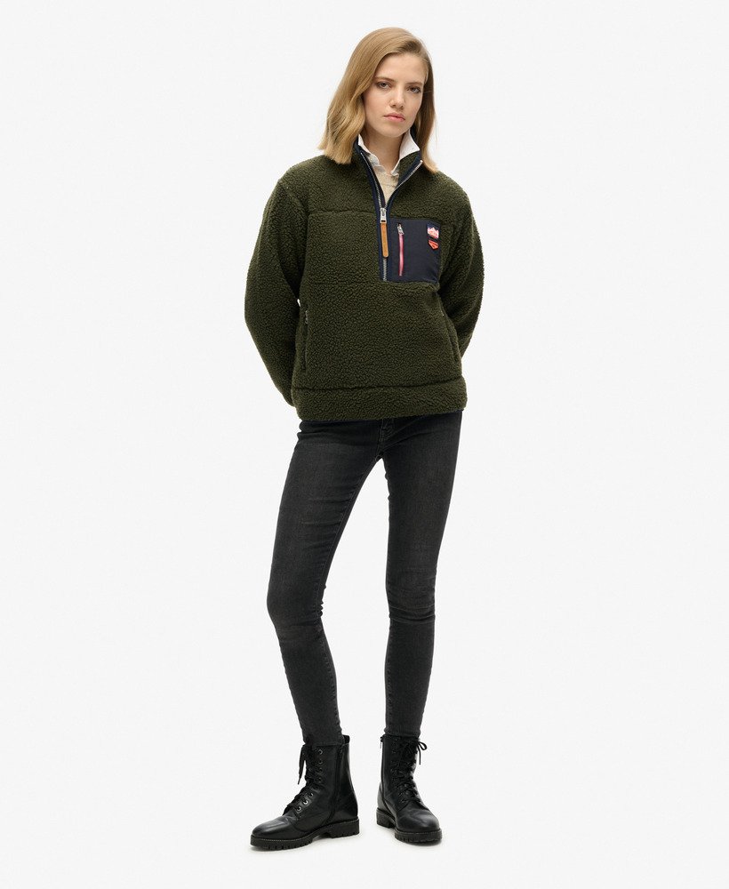 suéter de lã vintage retrô com meio zíper na cor verde cáqui militar.