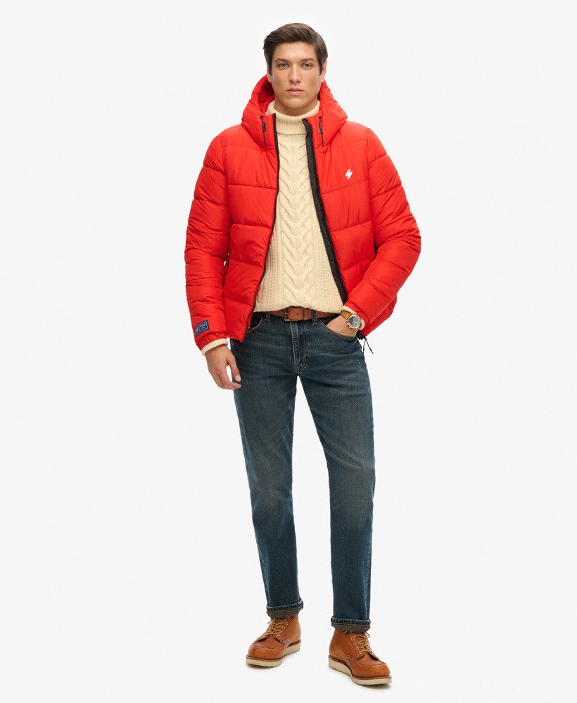 jaqueta esportiva puffer com capuz na cor vermelho vibrante