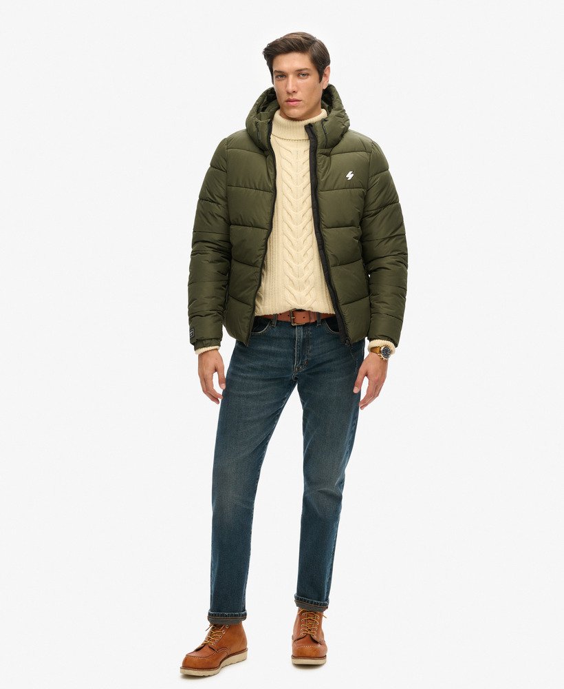 jaqueta esportiva puffer com capuz na cor musgo escuro