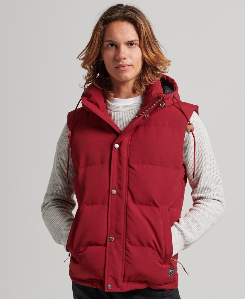 colete acolchoado com capuz everest na cor vermelho escuro