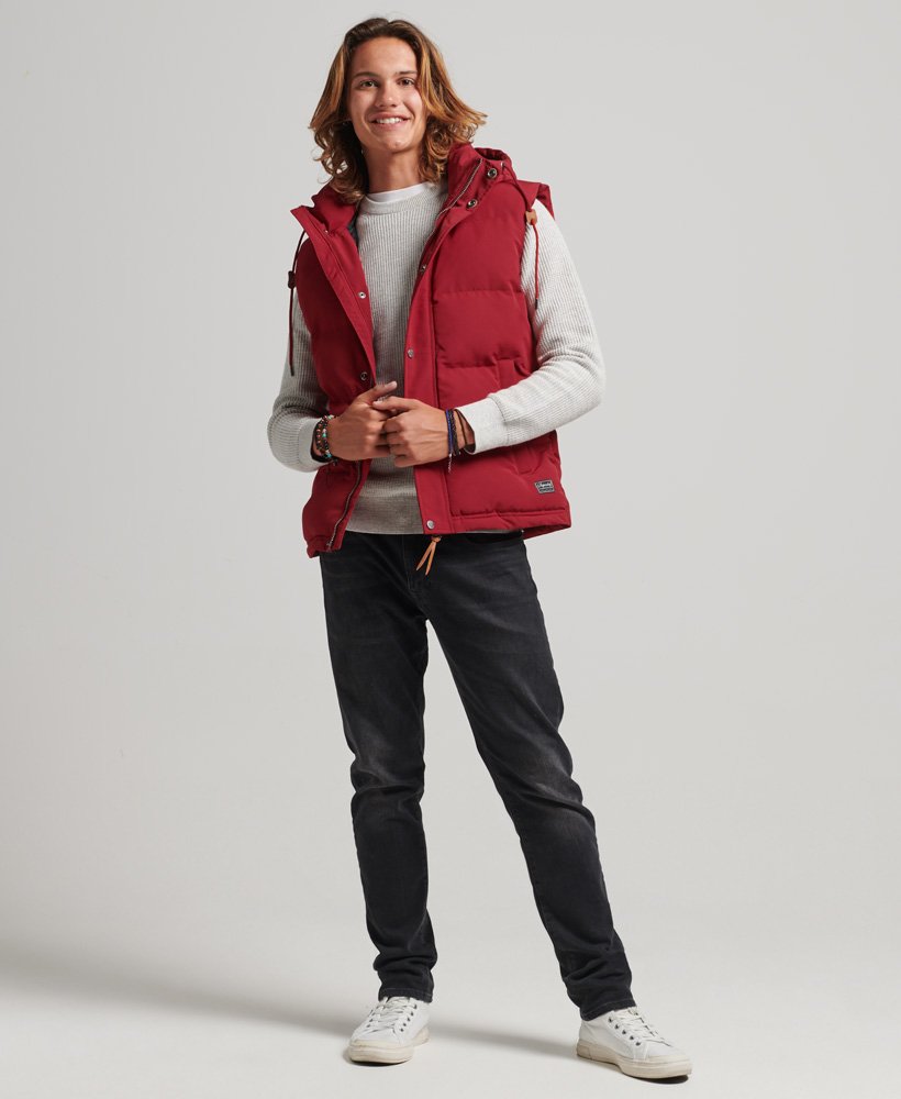 colete acolchoado com capuz everest na cor vermelho escuro