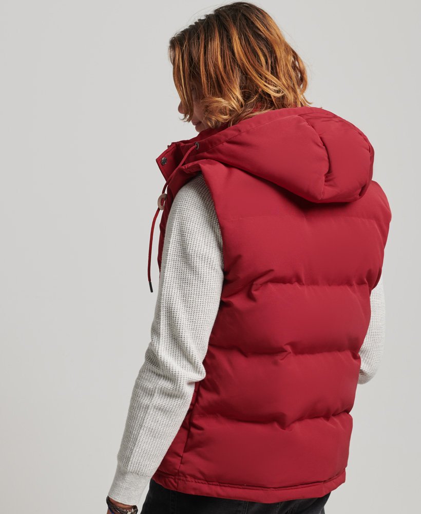 colete acolchoado com capuz everest na cor vermelho escuro