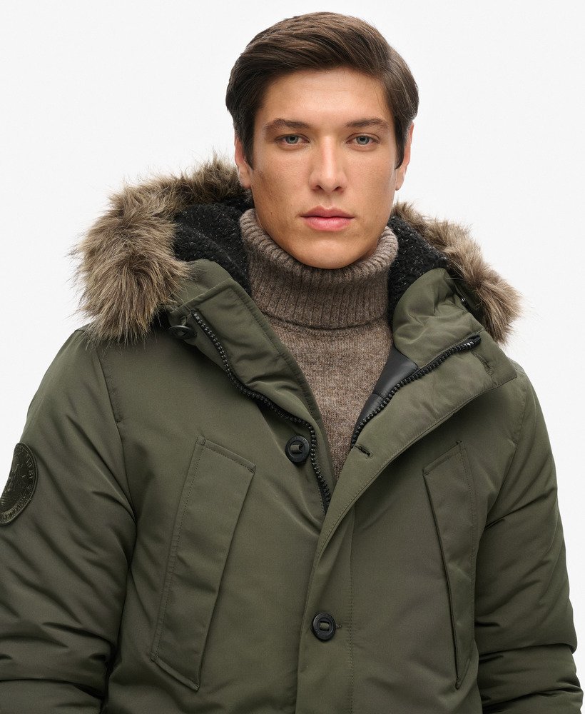 parka com capuz everest em pele sintética na cor verde-oliva da surplus goods