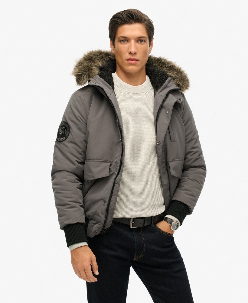 jaqueta bomber everest na cor carvão.