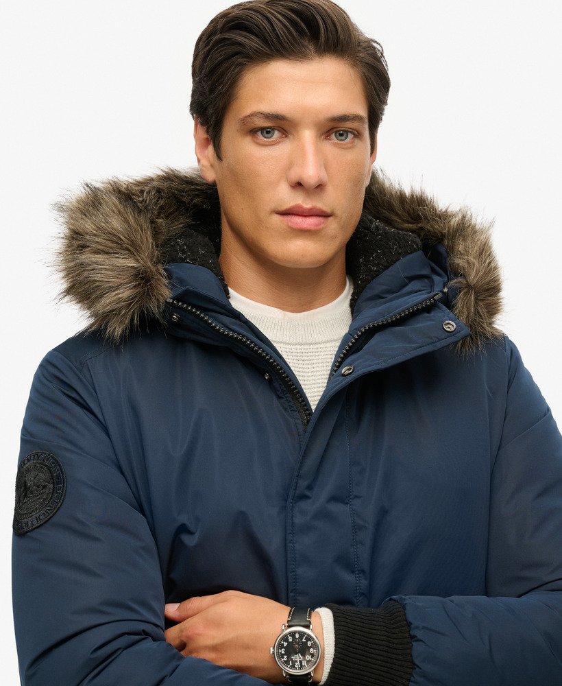 jaqueta bomber everest na cor azul marinho náutico.