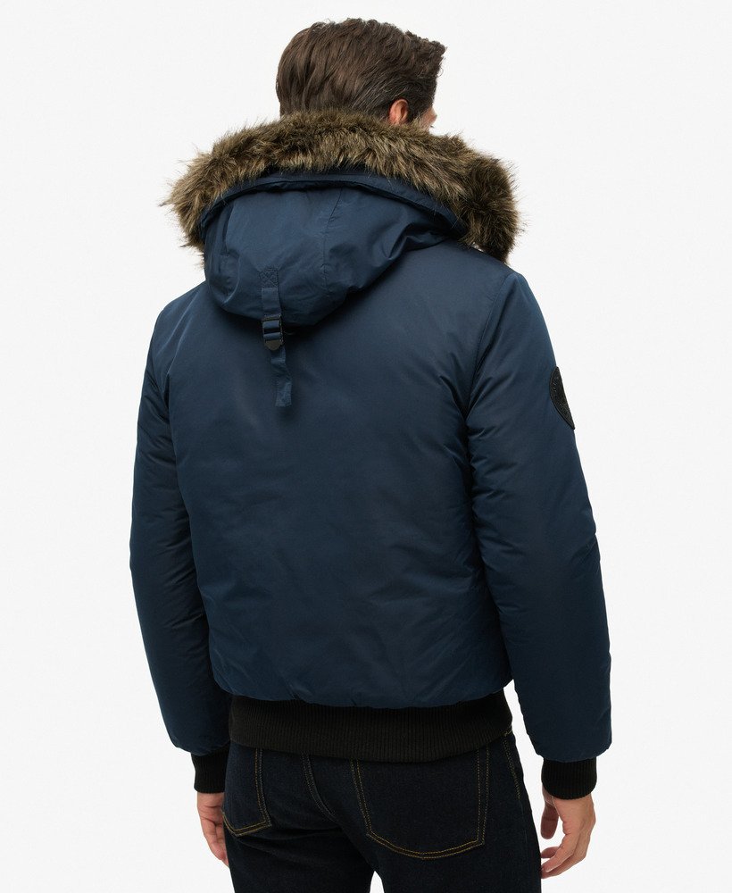 jaqueta bomber everest na cor azul marinho náutico.