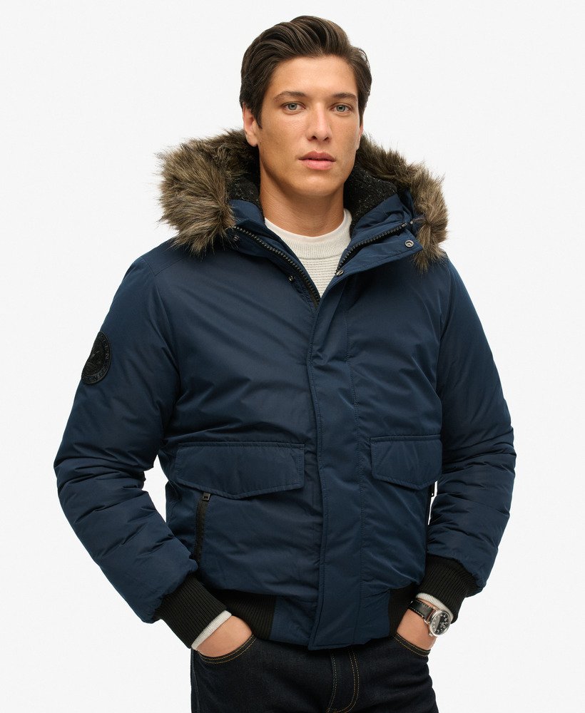 jaqueta bomber everest na cor azul marinho náutico.