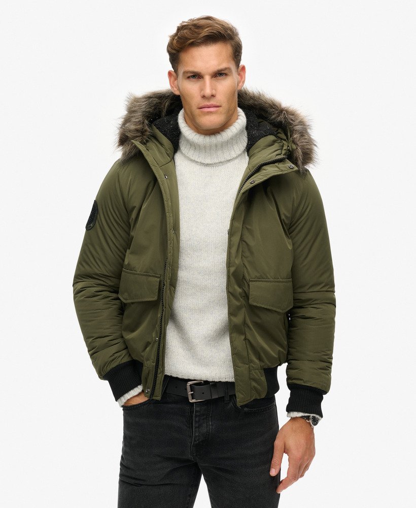 jaqueta bomber everest na cor cáqui militar