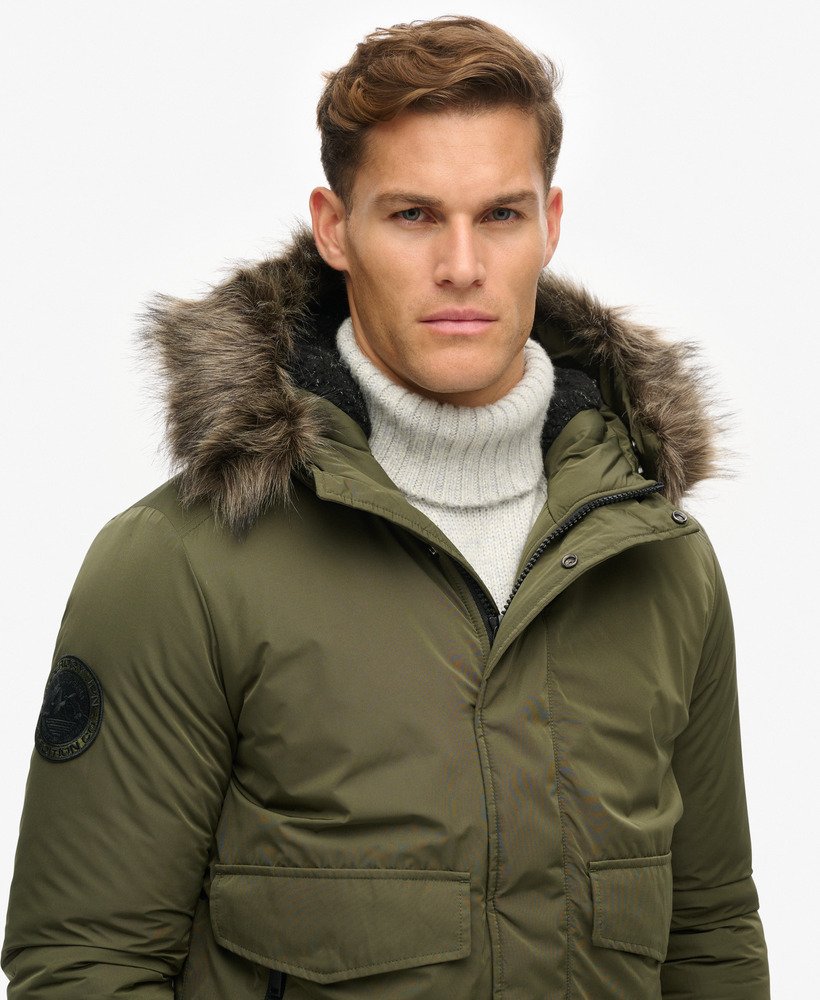 jaqueta bomber everest na cor cáqui militar