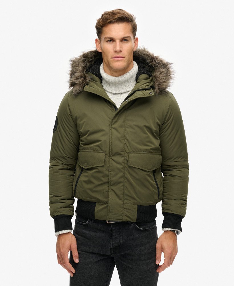 jaqueta bomber everest na cor cáqui militar