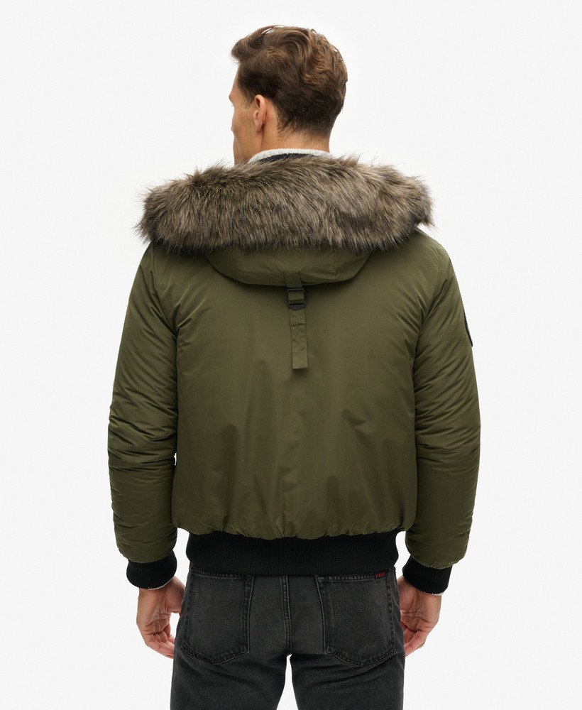 jaqueta bomber everest na cor cáqui militar