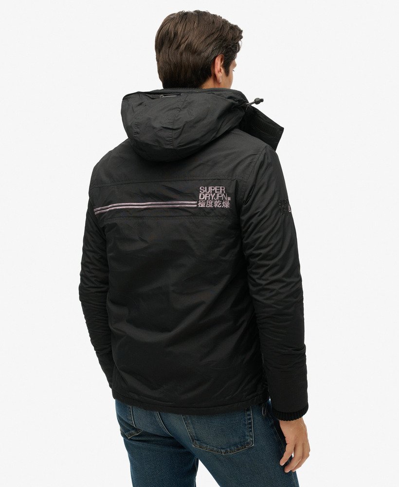 jaqueta corta-vento arctic sd com capuz e zíper frontal na cor pretopedra