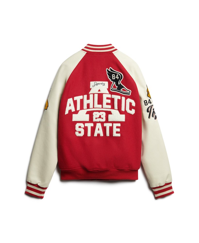 jaqueta bomber universitária com patches na cor vermelho universitÁrio