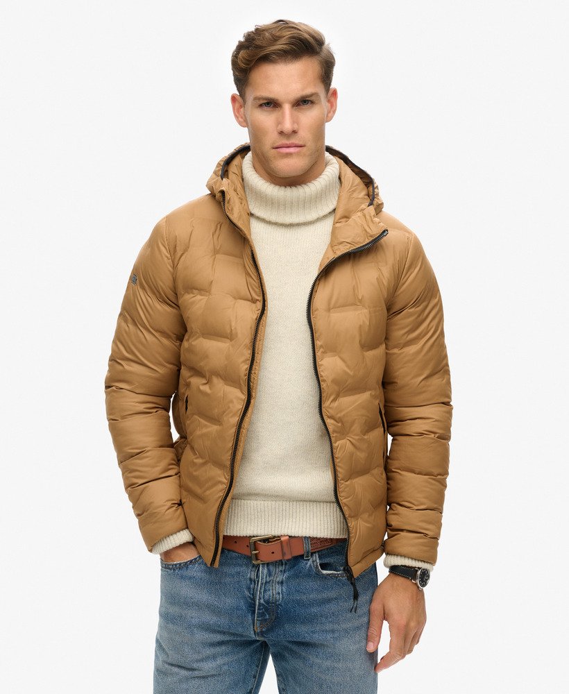 jaqueta puffer curta acolchoada na cor marrom tabaco escuro